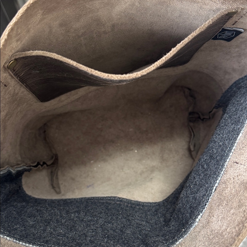 RH/MT Handcrafted Leather Tote bag With a woven Wool geometric panel - Picture 6 of 7